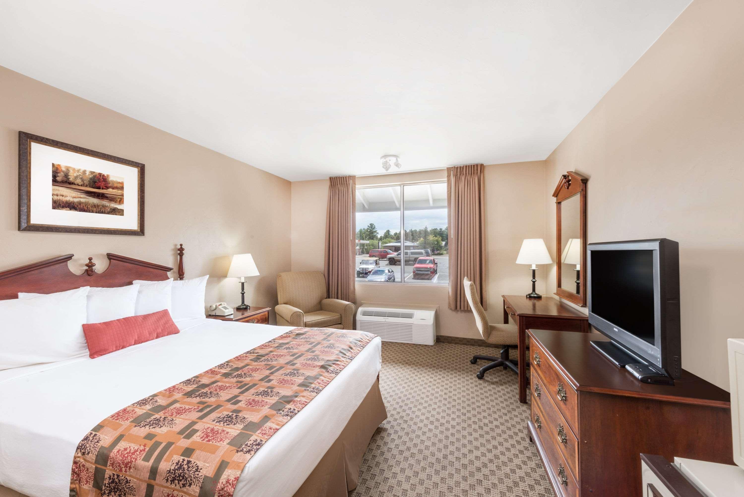 Days Inn By Wyndham Шоу-Лоу Экстерьер фото