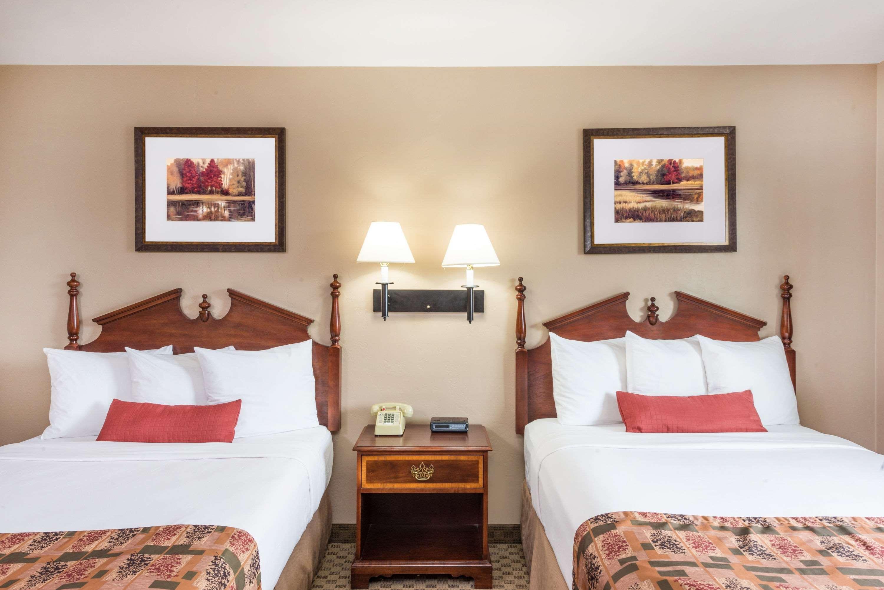 Days Inn By Wyndham Шоу-Лоу Экстерьер фото