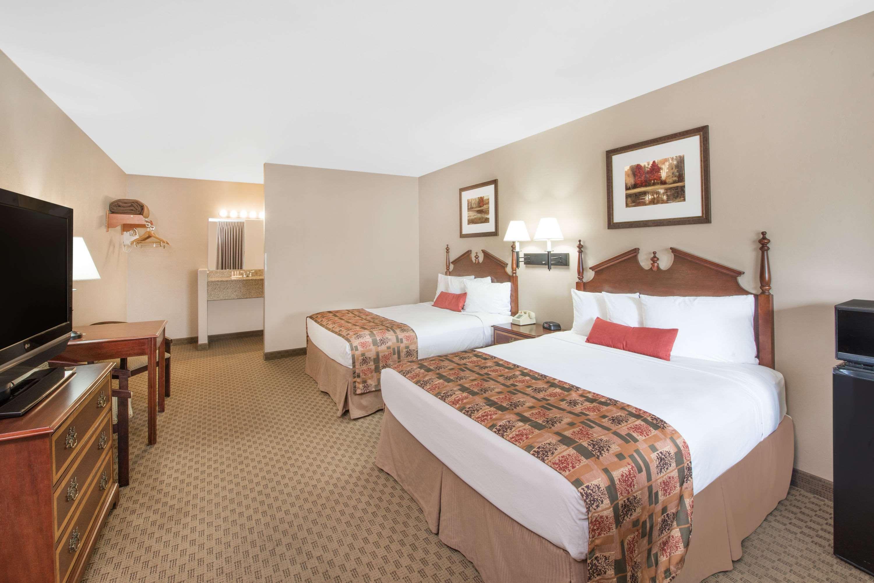 Days Inn By Wyndham Шоу-Лоу Экстерьер фото