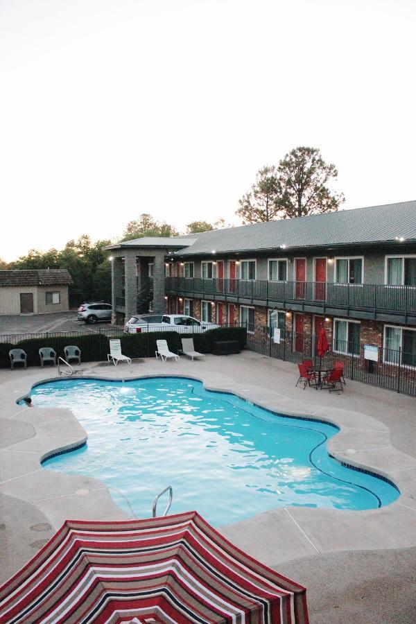 Days Inn By Wyndham Шоу-Лоу Экстерьер фото